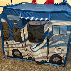 Kids camper tent with toy accessories